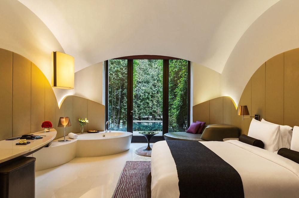 सहारा The Roseate 5*